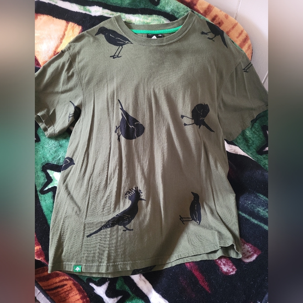 LRG lifted research group XL green tee with black birds
